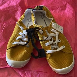 Time And Tru Memory Foam Easy On/Off Size 6 Color Yellow NWT